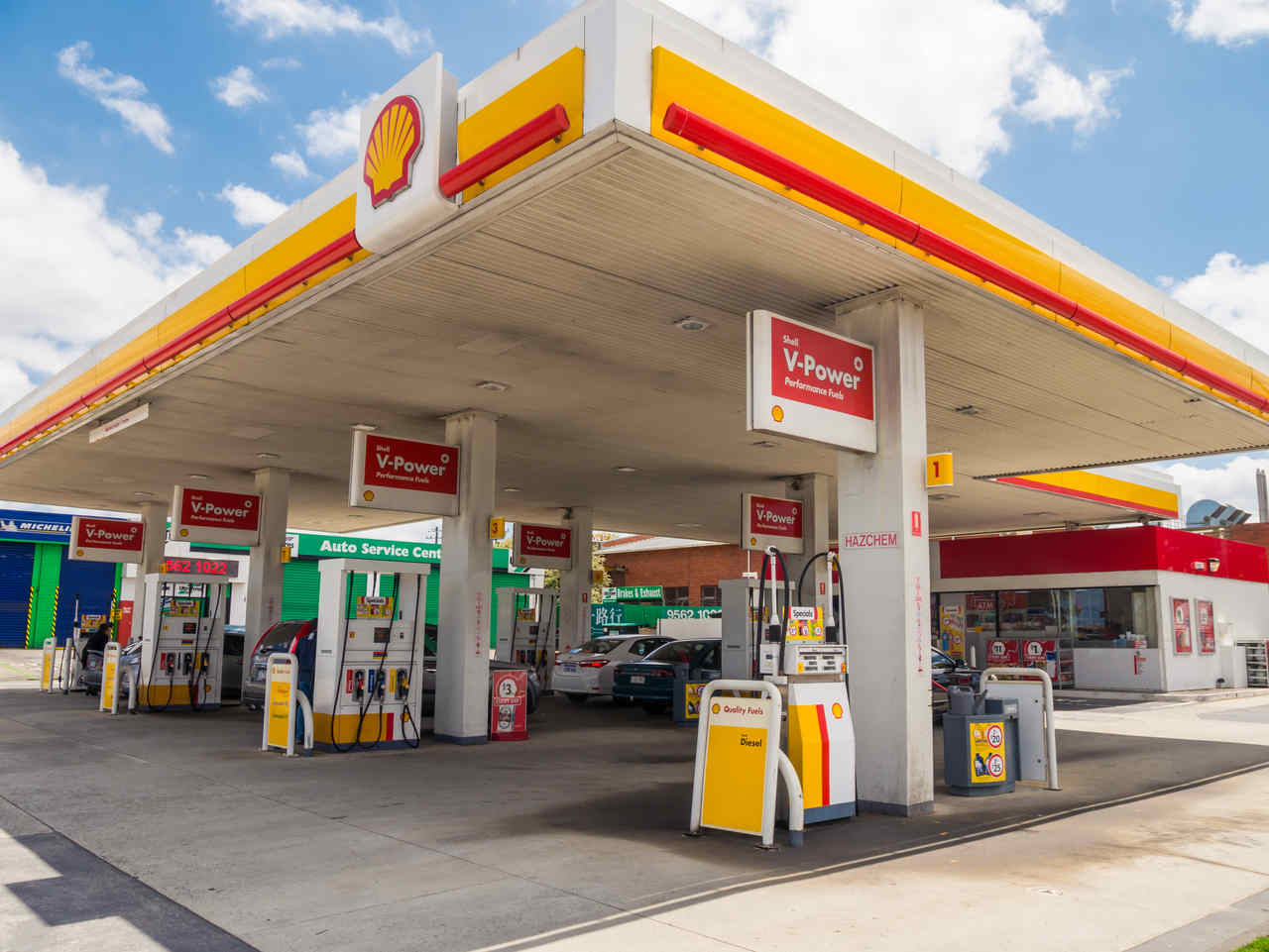 Posto de combustíveis da marca Shell, ilustrando o tema sobre projeto que reduz o preço do combustível.